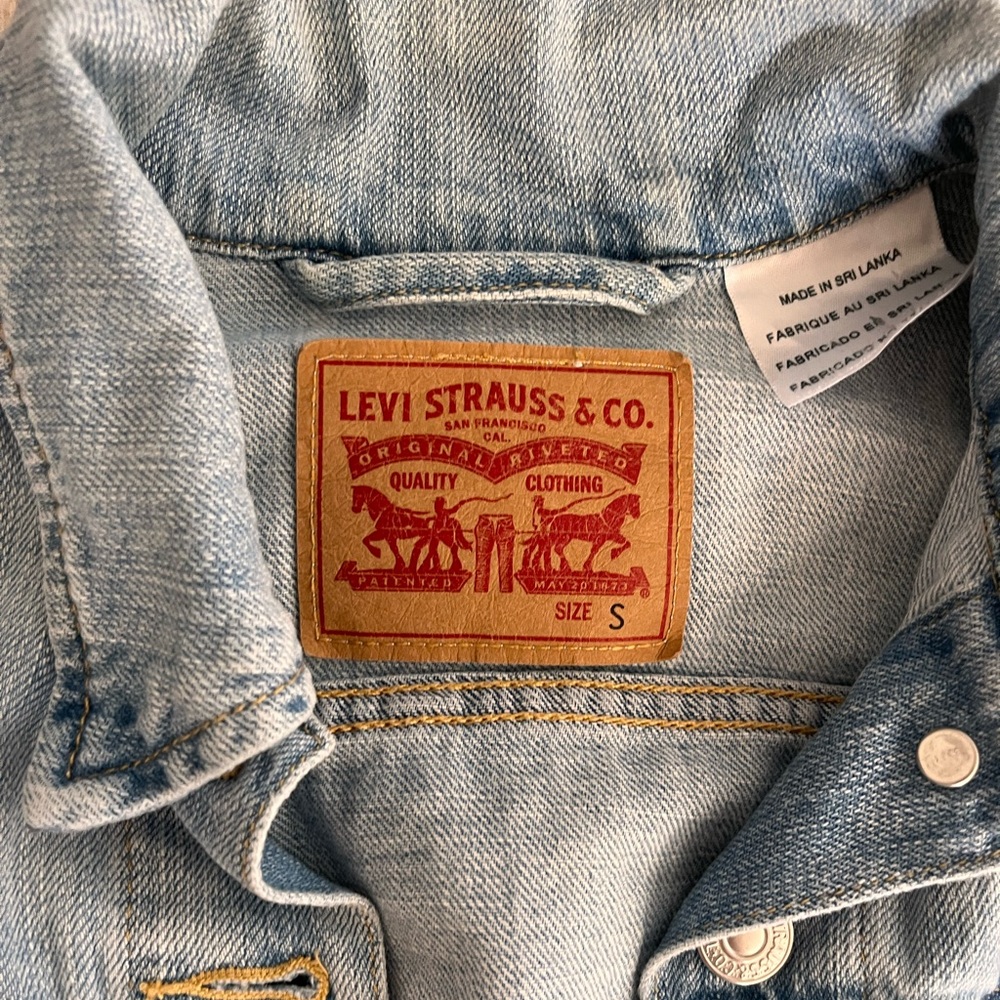 Authentic Levi Jean Jacket. Size Small. - image 2